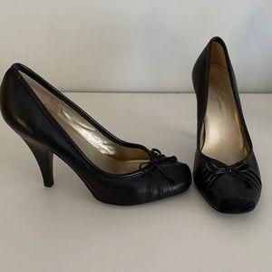Jessica Simpson black pumps, heels